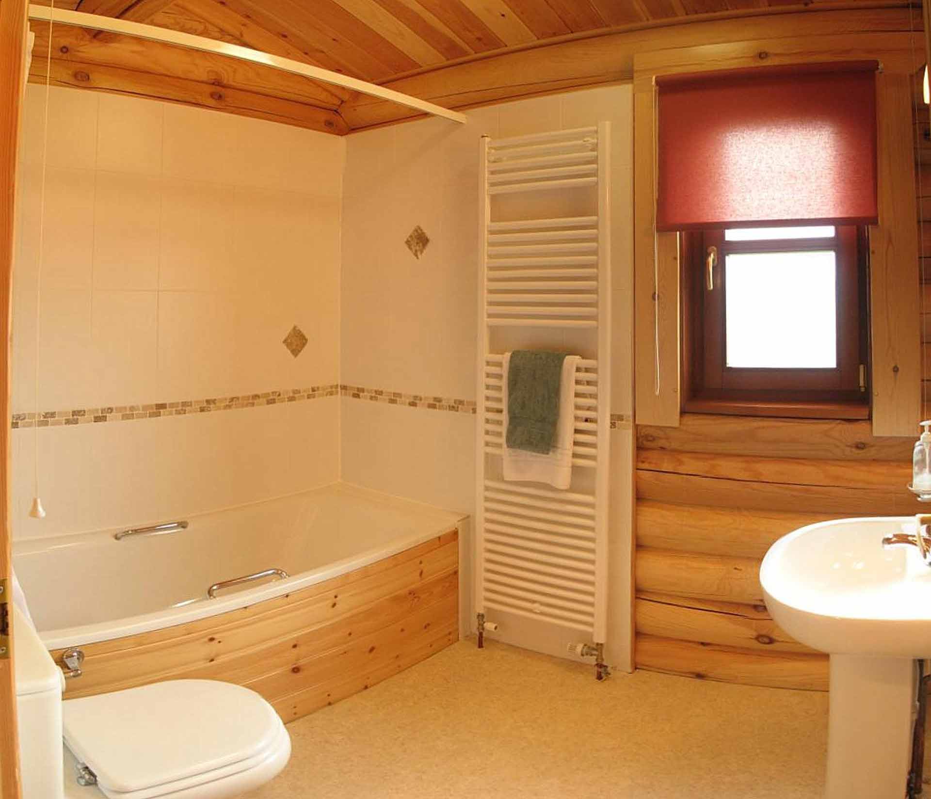 Maple-Lodge-Bathroom-Eye-Kettleby-Lakes