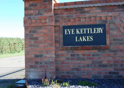 Oak-Lodge-Sign-Eye-Kettleby-Lakes