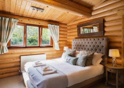 Rowan-Lodge-Bedroom-Eye-Kettleby-Lakes