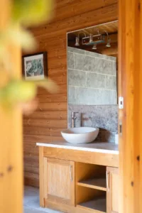Cherry Lodge bathroom